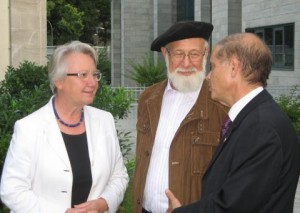 Schavan, Benyoëtz und Yakov Hadas-Handelsman in der Botschaft Israels. Foto: Müller / Stiftung Bibel und Kultur