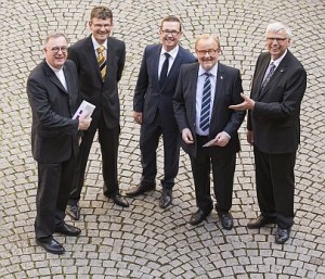 Gruppenbild mit (v.l.) Frank Otfried July, Christoph Rösel, Reiner Hellwig, Reinhard Adler und  Johannes Friedrich. Foto: B. Eidenmüller 